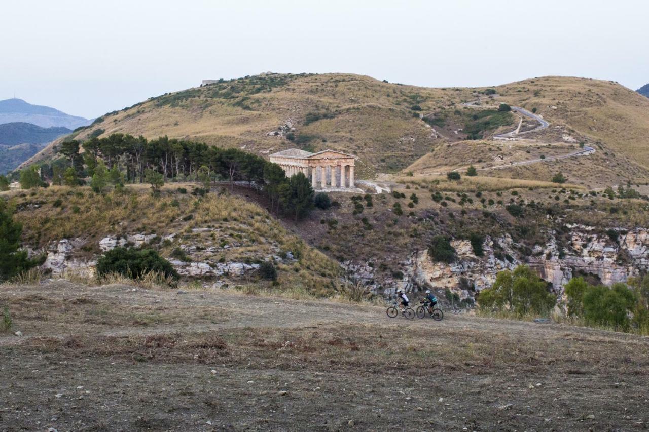 La Dimora Di Segesta B&B กาลาตาฟีมี ภายนอก รูปภาพ