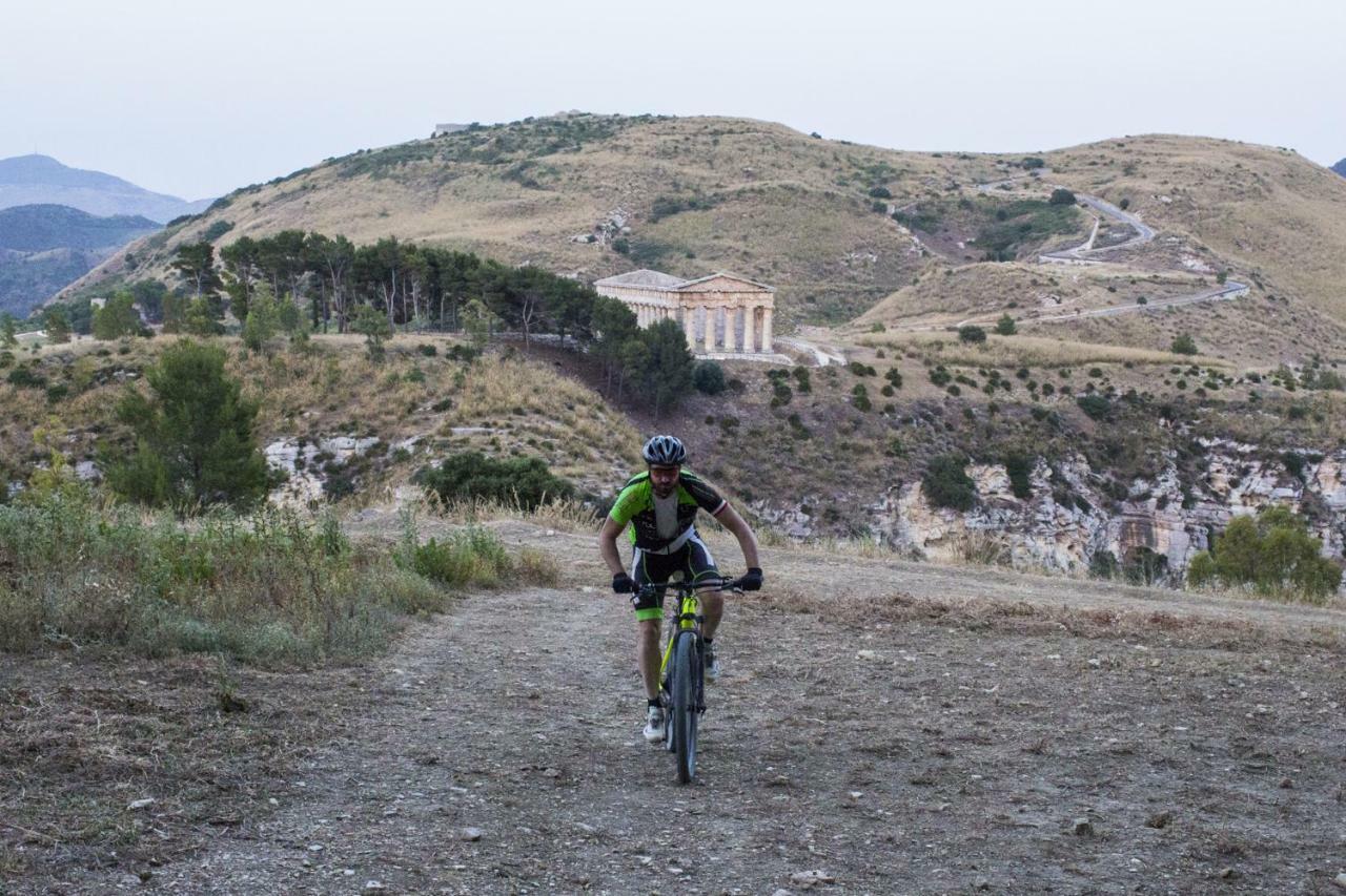 La Dimora Di Segesta B&B กาลาตาฟีมี ภายนอก รูปภาพ