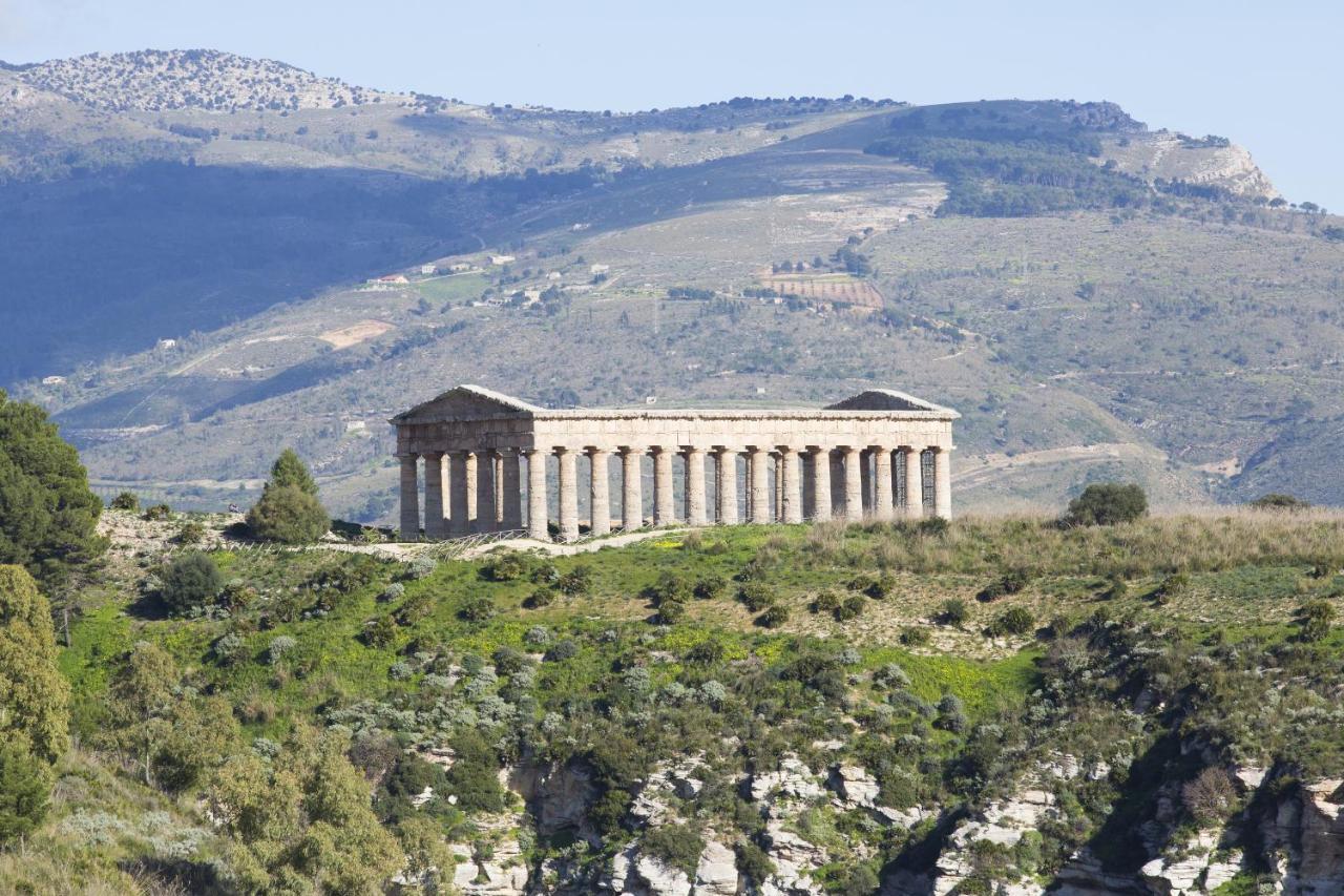La Dimora Di Segesta B&B กาลาตาฟีมี ภายนอก รูปภาพ